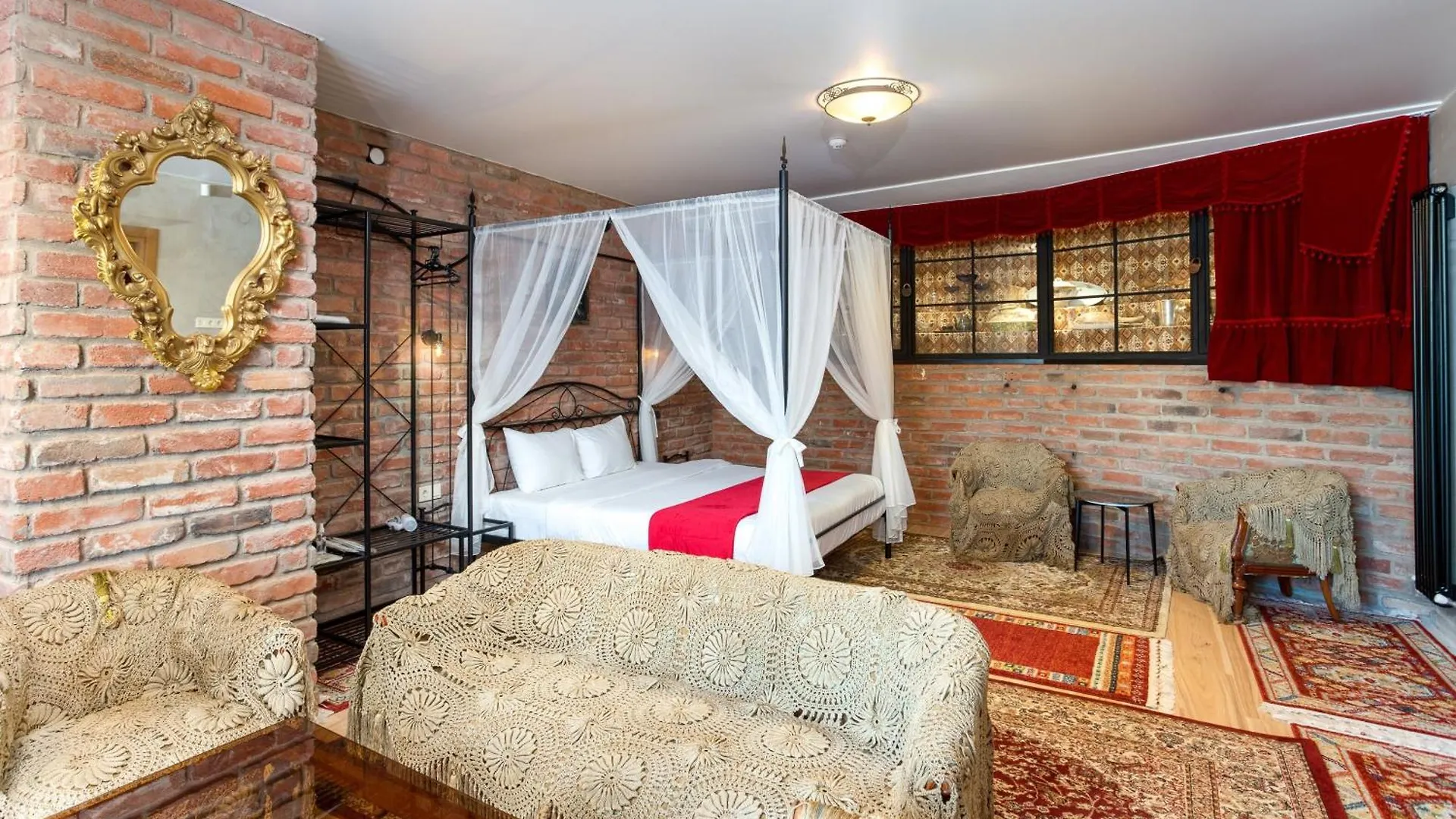 Brooch Boutique Hotel Tbilisi 4*,